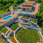 Rusticale With Private Pool וילה *