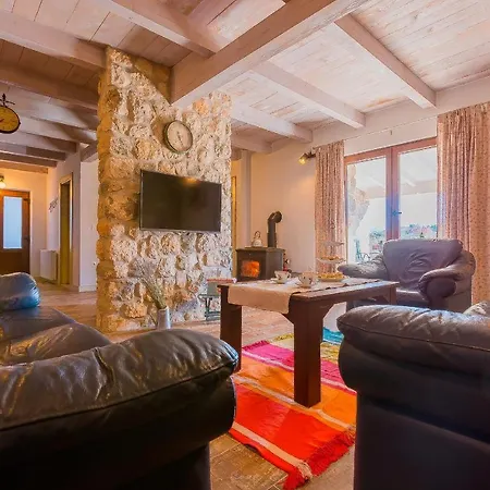 Rusticale With Private Pool