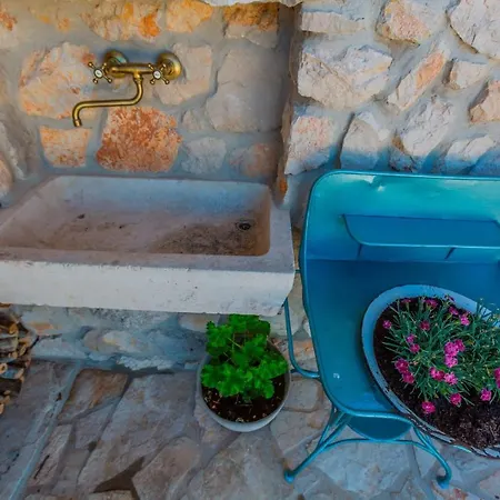 Rusticale With Private Pool *