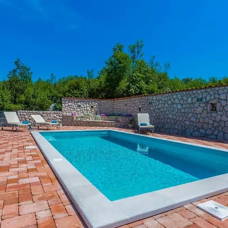 Rusticale With Private Pool