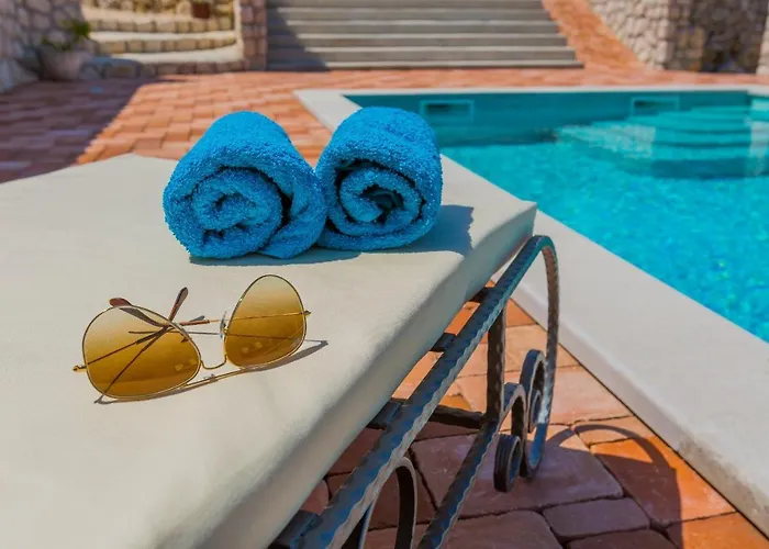 Rusticale With Private Pool Villa *