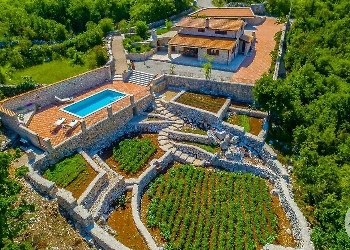 Rusticale With Private Pool Villa *