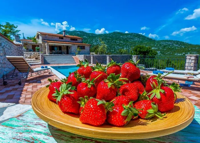 Rusticale With Private Pool Villa