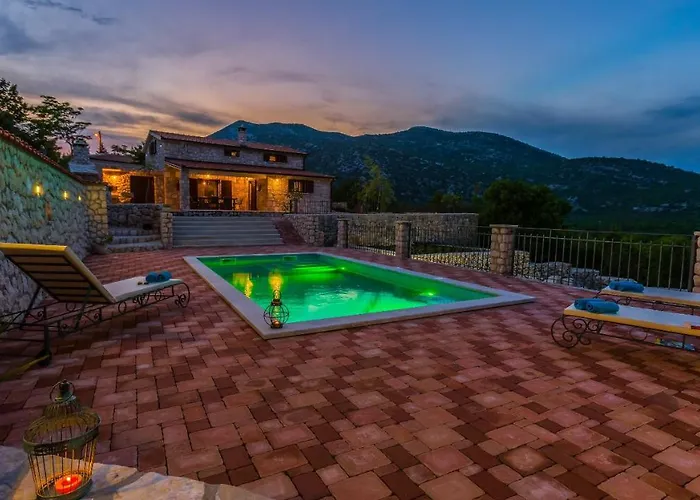 Rusticale With Private Pool *