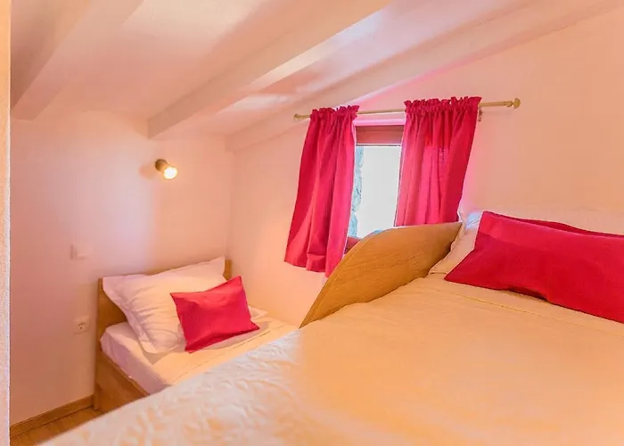 Rusticale With Private Pool *