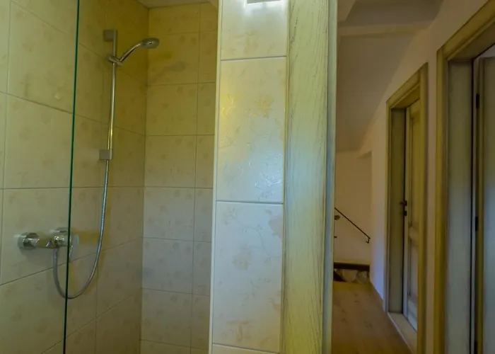 Rusticale With Private Pool *