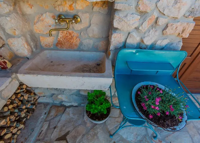 Rusticale With Private Pool *
