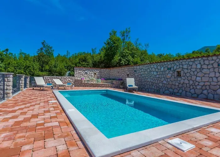 Rusticale With Private Pool